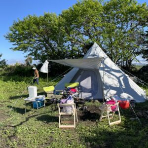 FIELDOOR ワンポールテントを買ってみた－８人用大型テントの設置とキャンプ感想